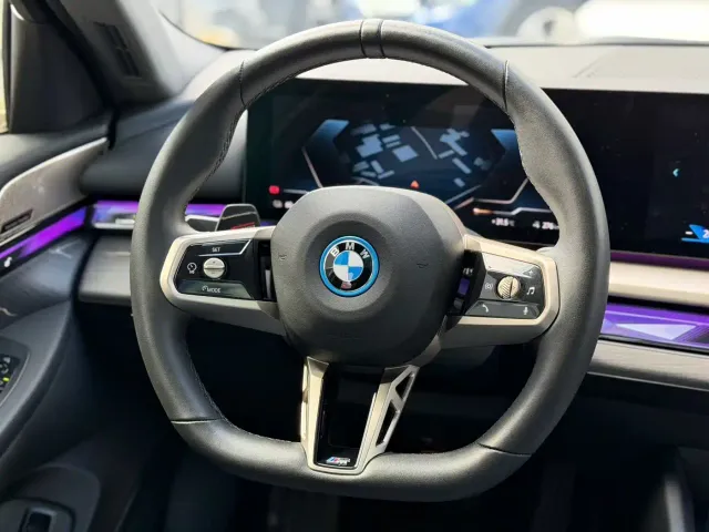 BMW i5 — Фото автомобиля 2