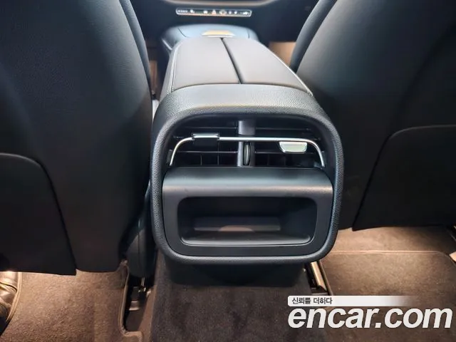 Mercedes-Benz E-Class — Фото автомобиля 12