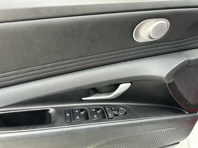 Hyundai Elantra — Фото автомобиля 13