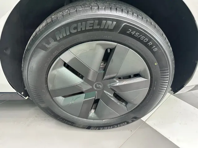 Li Auto MEGA — Фото автомобиля 21
