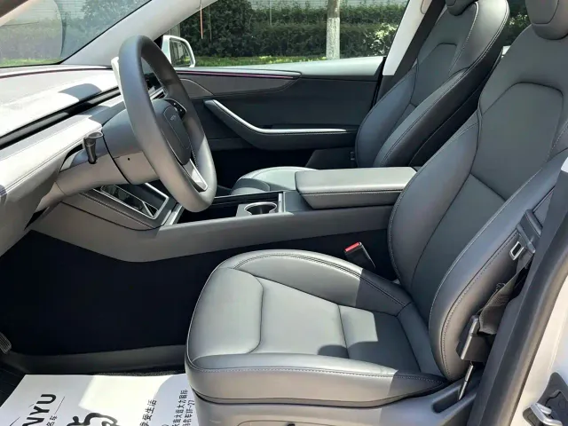 Tesla Model Y — Фото автомобиля 13