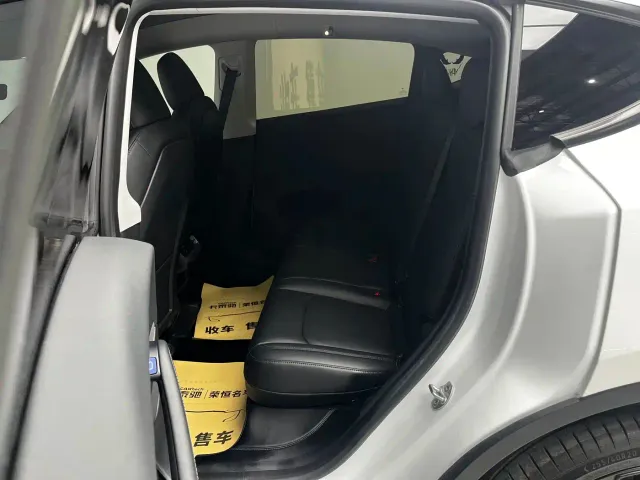 Tesla Model Y — Фото автомобиля 14