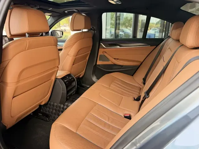 BMW 5 Series — Фото автомобиля 9