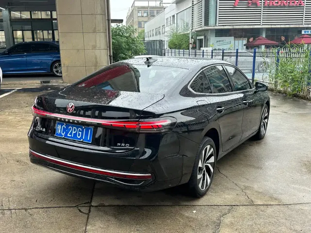 Volkswagen Passat — Фото автомобиля 9