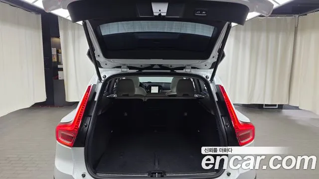 Вольво XC40 B4 Ultimate Bright — Фото автомобиля 20
