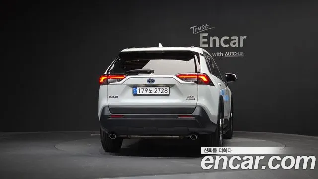 Toyota RAV4 — Фото автомобиля 4