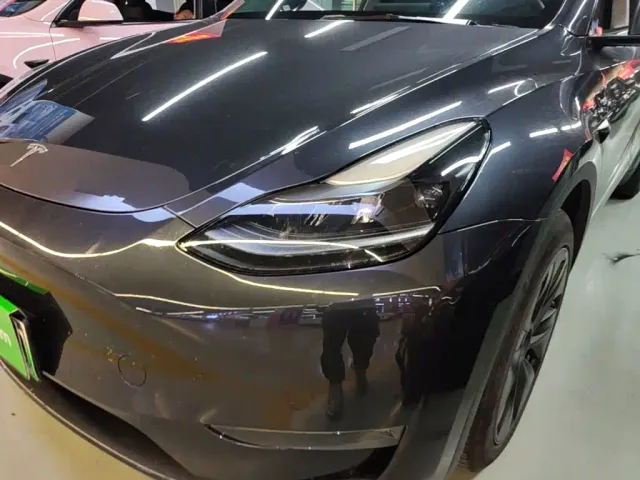 Tesla Model Y — Фото автомобиля 23