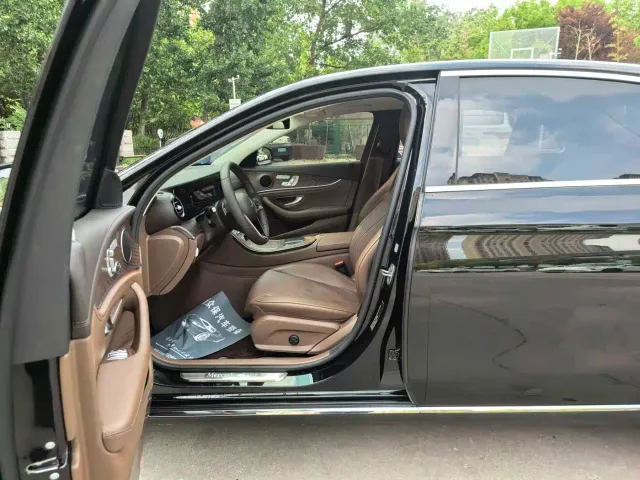 Mercedes-Benz E-Class — Фото автомобиля 11
