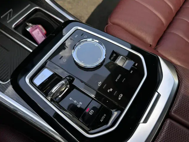 BMW i7 — Фото автомобиля 7