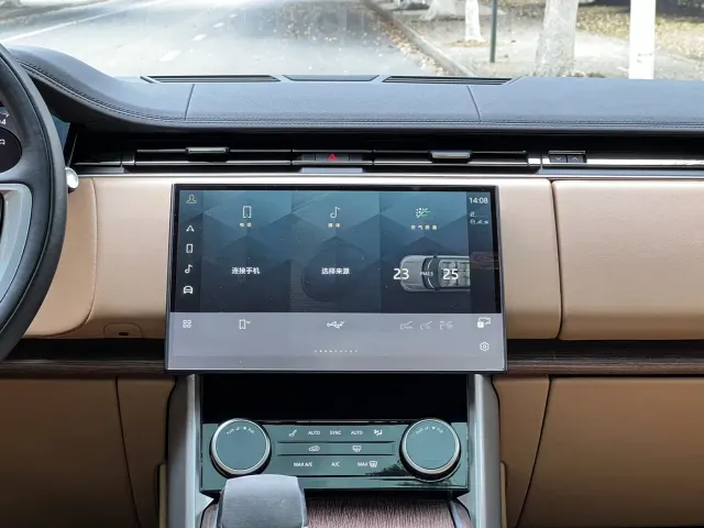 Land Rover Range Rover 2023 3.0 L6 360PS Golden Age Edition — Фото автомобиля 17