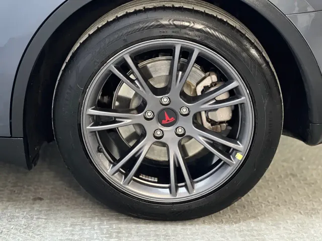 Tesla Model Y — Фото автомобиля 21