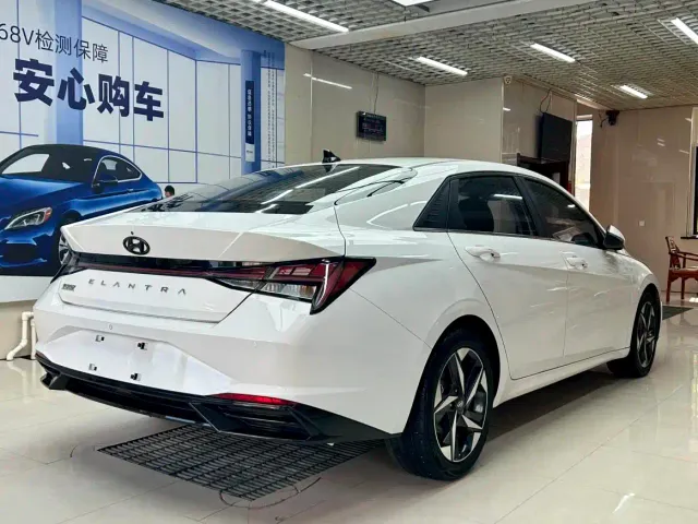 Hyundai Elantra — Фото автомобиля 4