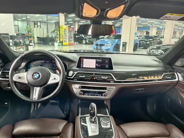BMW 7 Series — Фото автомобиля 16