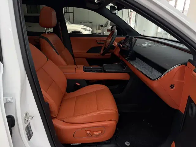 Toyota BoZhi 3X — Фото автомобиля 16