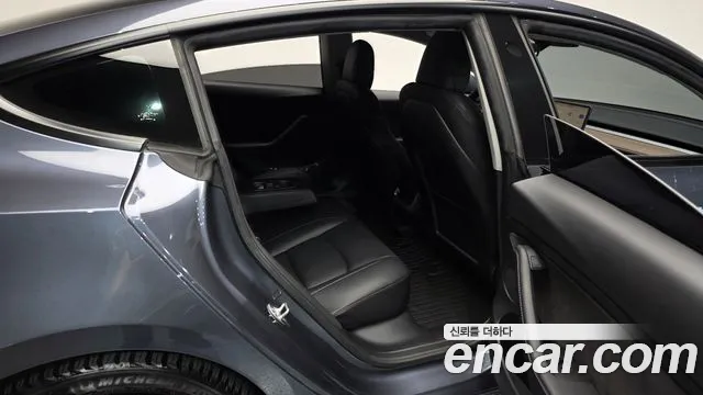 Tesla Model 3 — Фото автомобиля 18