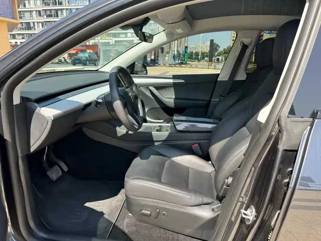 Tesla Model Y — Фото автомобиля 4