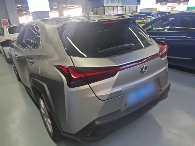 Lexus UX — Фото автомобиля 4