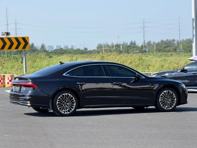 Audi A7L — Фото автомобиля 8