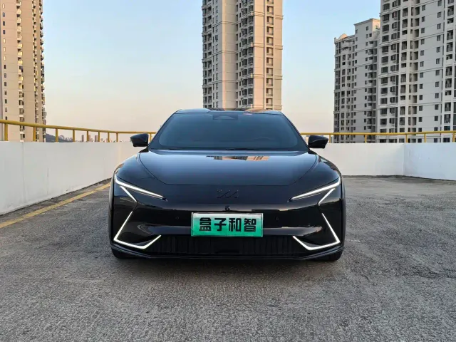 IM Motors L7 — Фото автомобиля 2