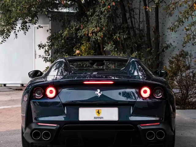 Ferrari 812 — Фото автомобиля 9