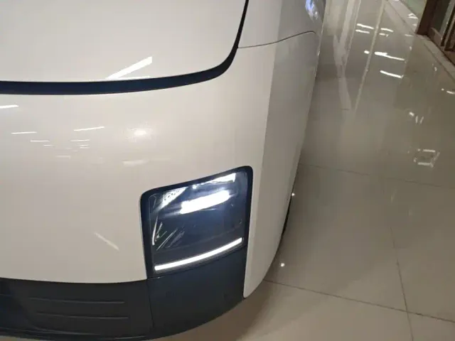 Li Auto MEGA — Фото автомобиля 23