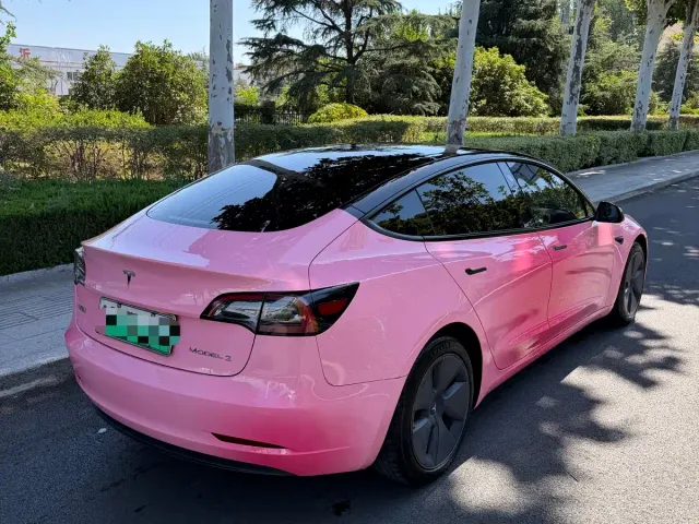 Tesla Model 3 — Фото автомобиля 12