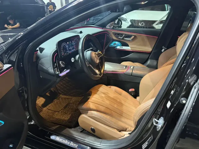 Mercedes-Benz E-Class — Фото автомобиля 4