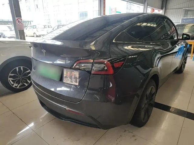 Tesla Model Y — Фото автомобиля 6