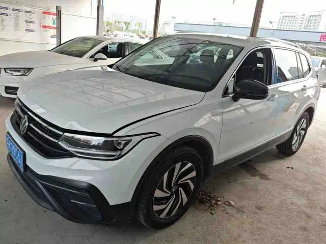 Фотография автомобиля — Volkswagen Tiguan L