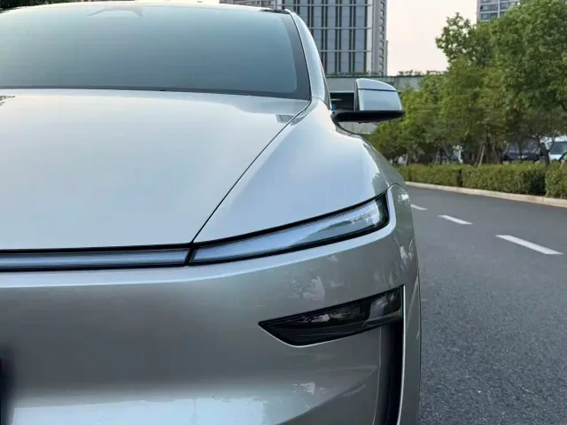 Tesla Model Y L — Фото автомобиля 20