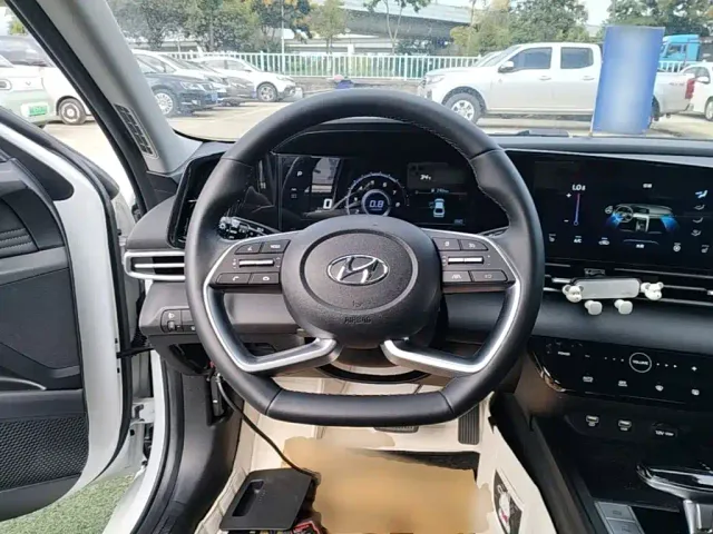 Hyundai Elantra — Фото автомобиля 10