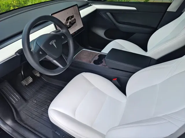 Tesla Model Y — Фото автомобиля 25