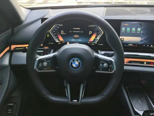 BMW i5 — Фото автомобиля 7