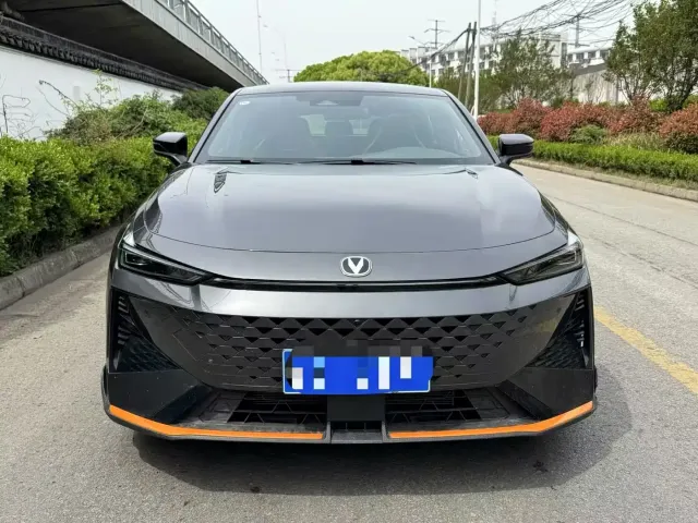 Changan Changan UNI-V 2024 1.5T Deluxe — Фото автомобиля 2