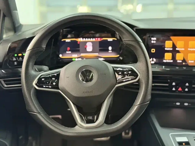 Volkswagen Golf — Фото автомобиля 10