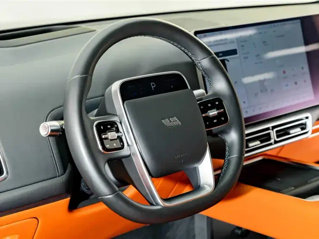 Li Auto L8 — Фото автомобиля 12