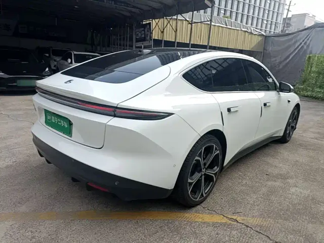 Nio ET5 — Фото автомобиля 6