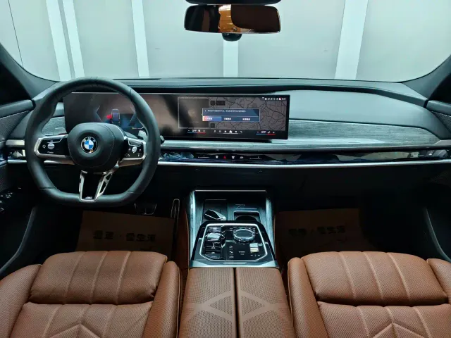 BMW 7 Series — Фото автомобиля 10