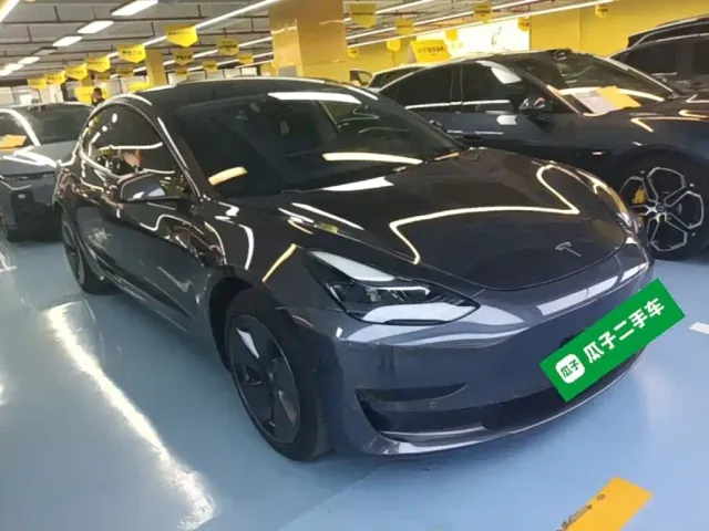 Tesla Model 3 — Фото автомобиля 3