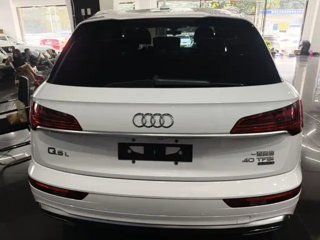 Audi Q5L — Фото автомобиля 5