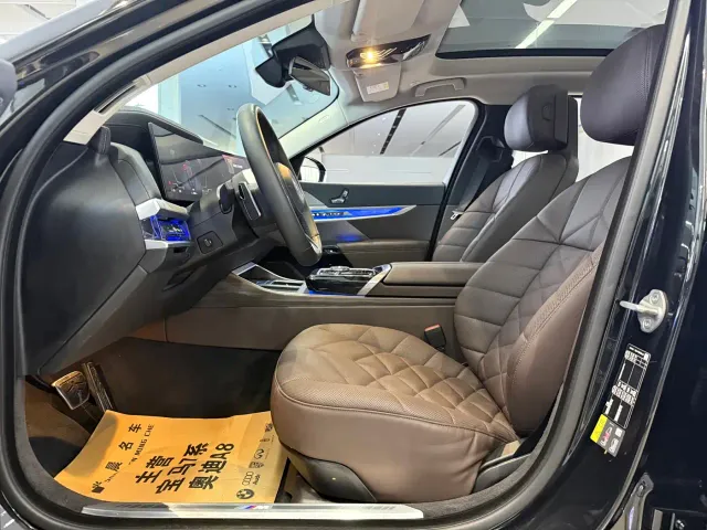 BMW i7 — Фото автомобиля 6