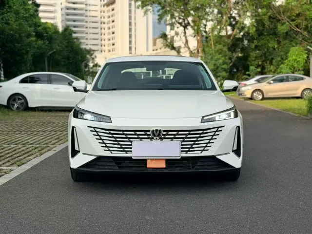 Changan Eado — Фото автомобиля 2