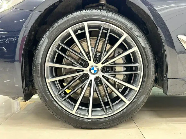BMW 5 Series — Фото автомобиля 23