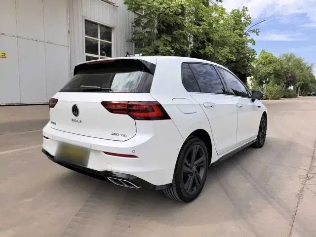 Volkswagen Golf — Фото автомобиля 10