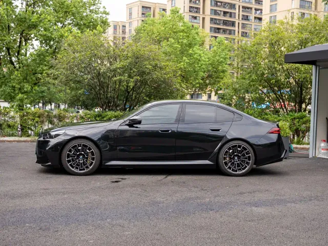 BMW M5 — Фото автомобиля 3