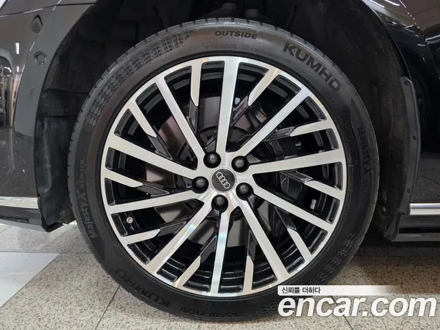 Audi A8 — Фото автомобиля 5