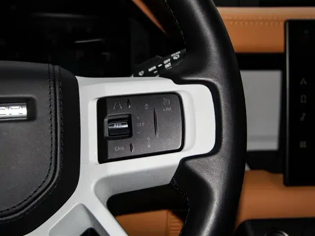 Land Rover Defender — Фото автомобиля 30