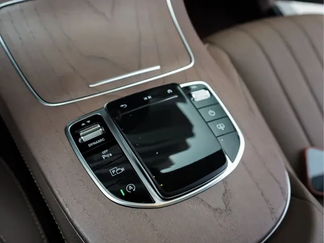 Mercedes-Benz E-Class — Фото автомобиля 20