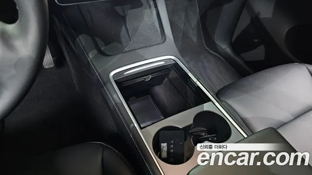Tesla Model Y — Фото автомобиля 17