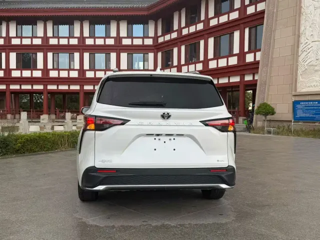 Toyota Granvia — Фото автомобиля 8